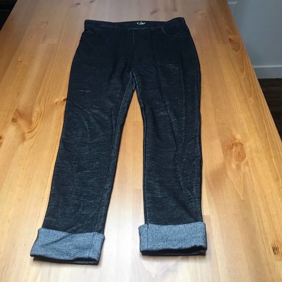 GUESS Black Faux Denim Jeggings with Cuffs, size XS - Picture 3 of 3